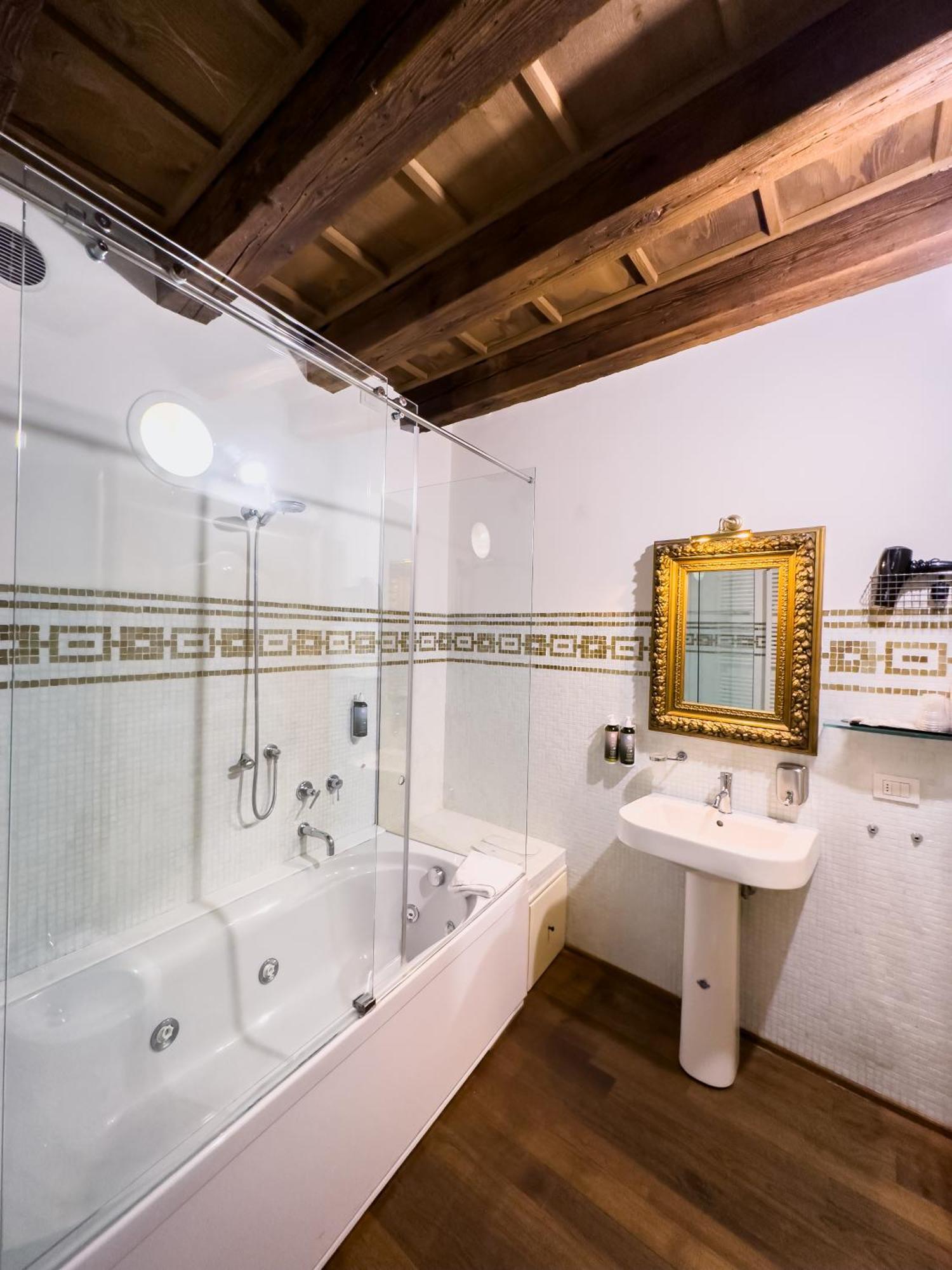 Truly Verona - Delle Erbe Suites Екстериор снимка